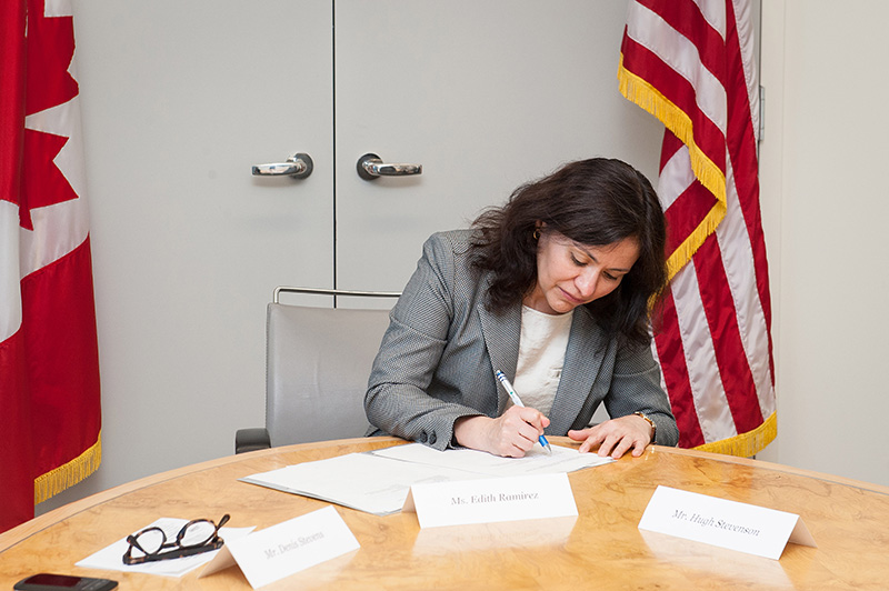 FTC Chairwoman Edith Ramirez signs the memorandum of understanding. (Photo: Keegan Bursaw / Embassy of Canada)
